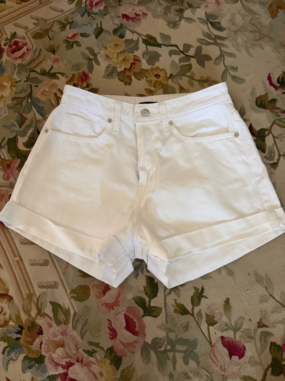 Wild Fable Women's White Cuffed Denim Shorts- like new!! 100% Cotton!